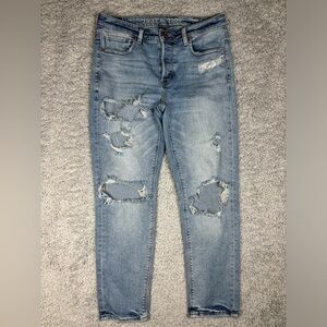 American Eagle Jeans Womens 4 Short Tomgirl Stretch Light Wash Distressed Holes